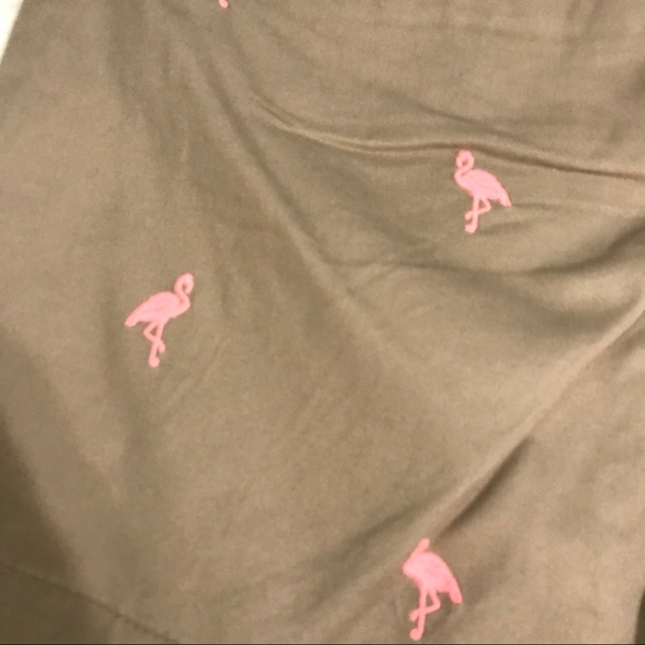 Old Navy Khaki Flamingo Print Pocket Shorts 2 - Picture 4 of 6
